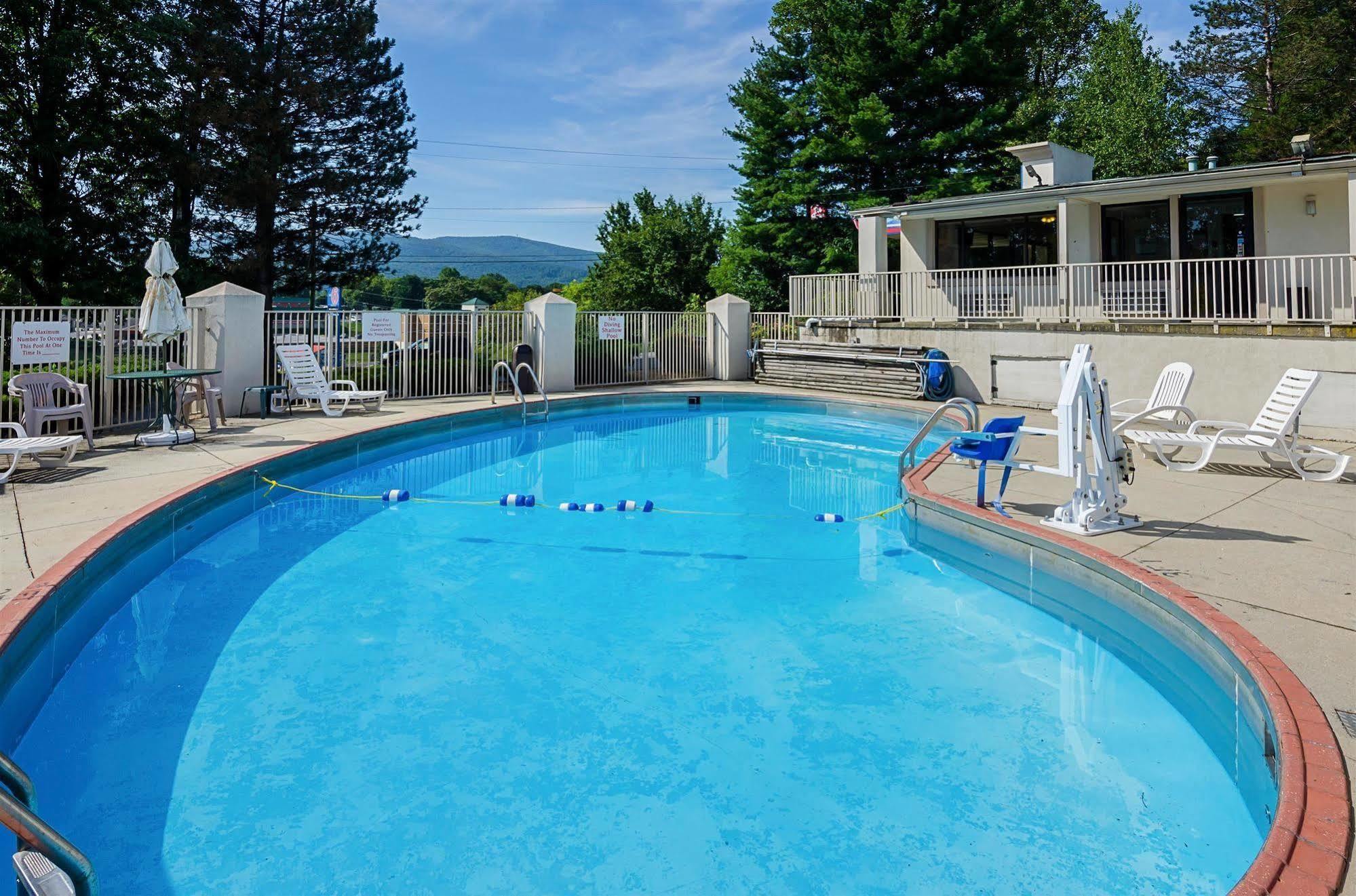 Rodeway Inn Wytheville Exterior photo